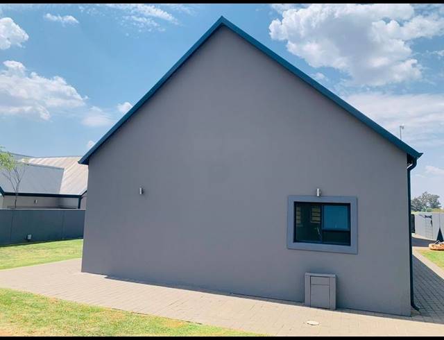 5 BEDROOM HOUSE FOR SALE IN HERON BANKS GOLF ESTATE